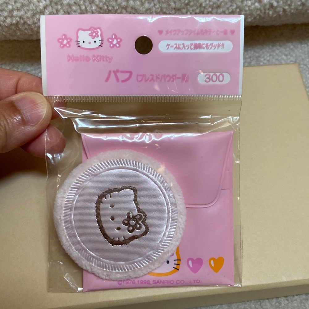 hello kitty powder puff